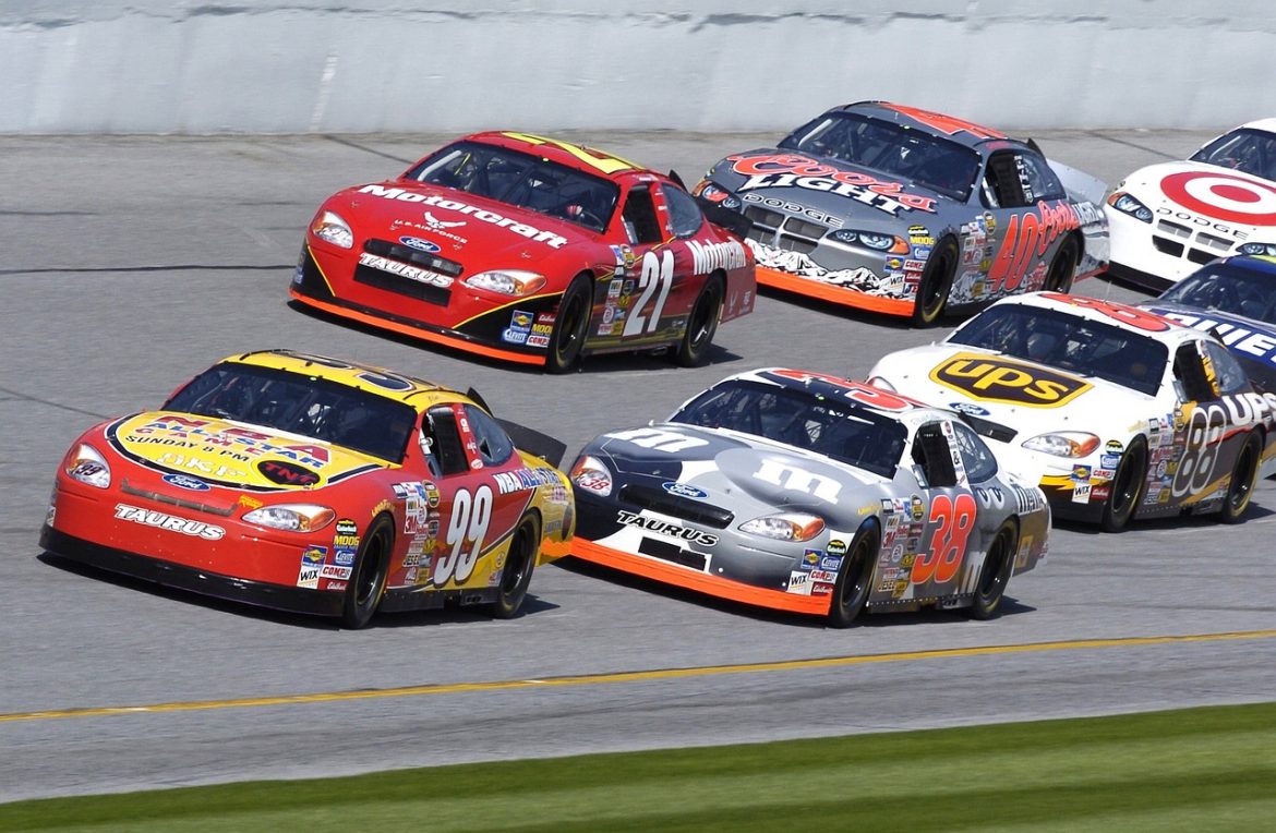 سباق NASCAR يعلن عن بطولة جديدة داخل الموسم بجائزة مليون دولار تنطلق في عام 2025